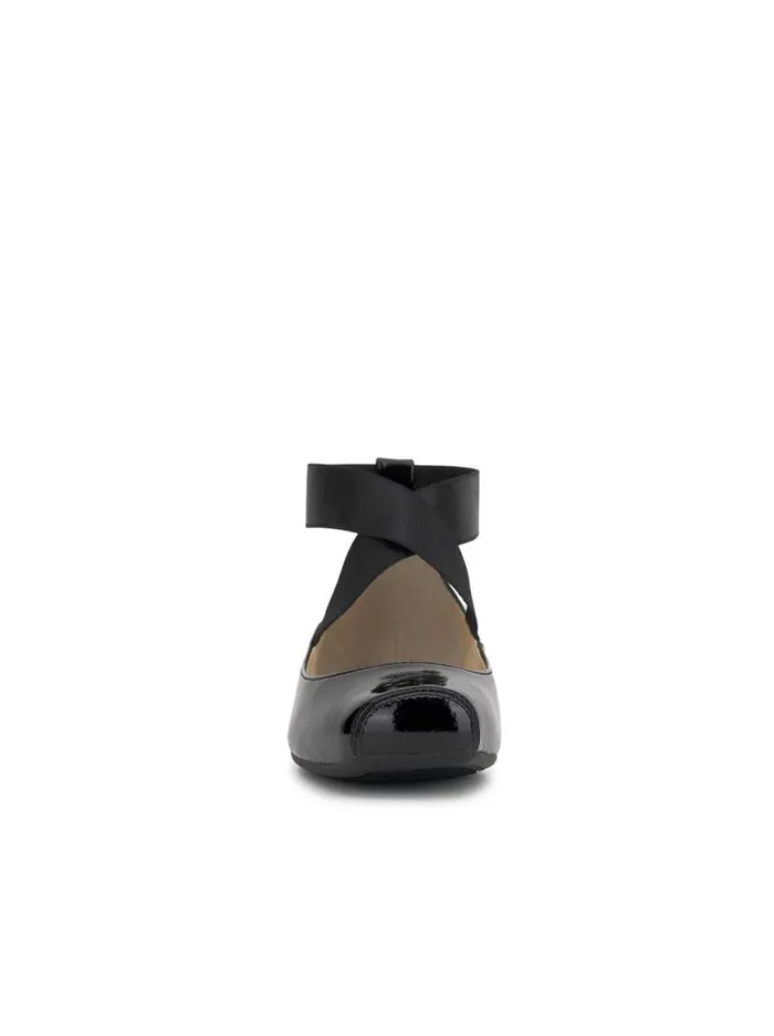 Women Mandalaye Ballet Flat In Black Patent Jessica Simpson Flats