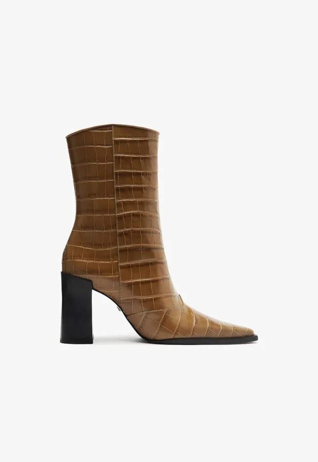 Women Raffaela Bootie Light Brown Schutz Shoes Booties